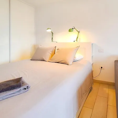 Appartement With Balcony And Sea View *