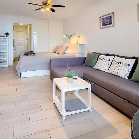 Appartement With Balcony And Sea View *