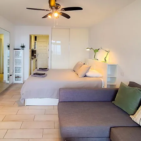 With Balcony And Sea View Appartement