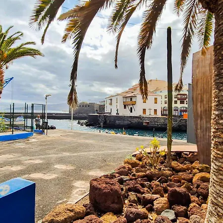 With Balcony And Sea View شقة *