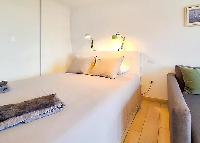 Appartement With Balcony And Sea View *