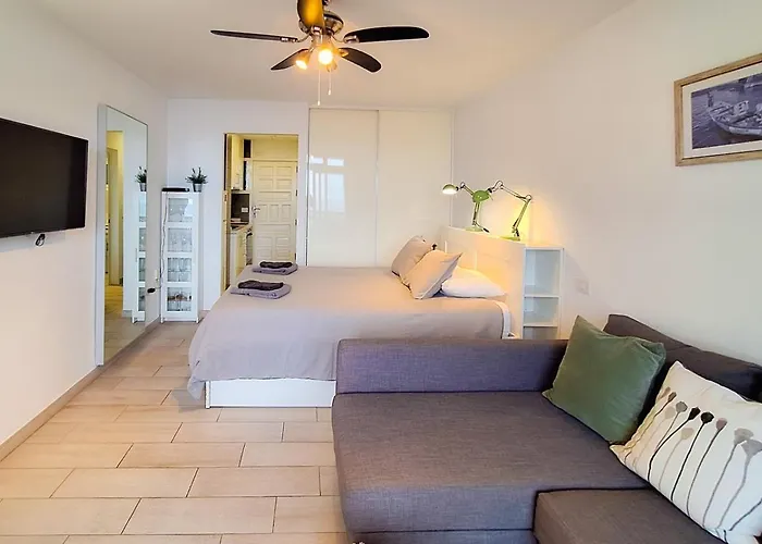 With Balcony And Sea View Appartement