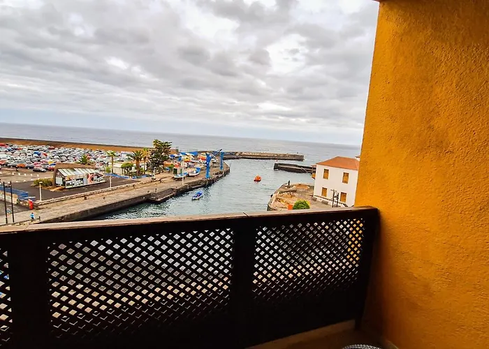 With Balcony And Sea View דירה